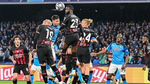 ميلان يتخطى نابولي ويتأهل لنصف نهائي دوري الأبطال