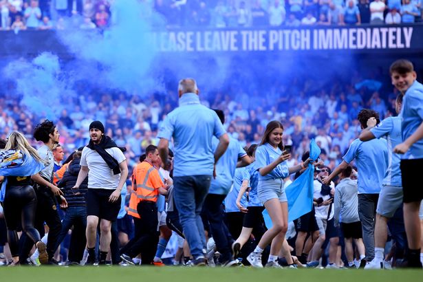 السيتي يحتفل بتتويجه بقلب الدوري الإنجليزي بالفوز على تشيلسي