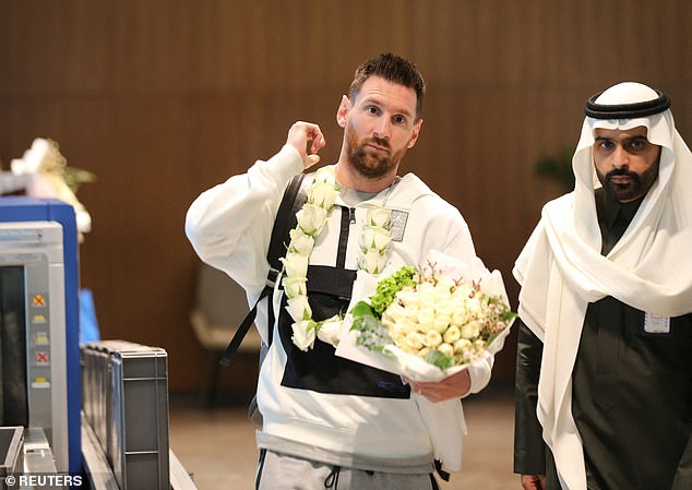 ميسي سيلعب بالسعودية الموسم القادم