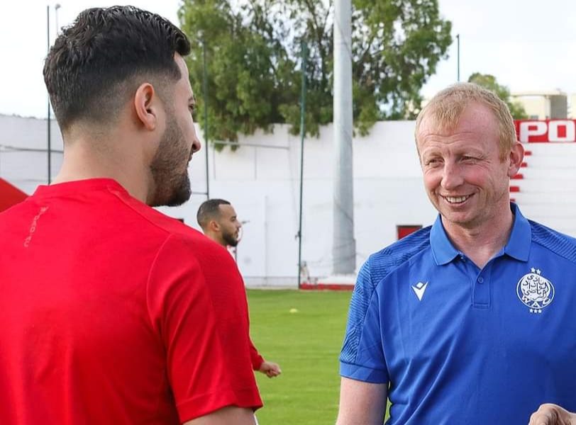 فاندربروك يفرض حصة استثنائية على ثلاثي الوداد