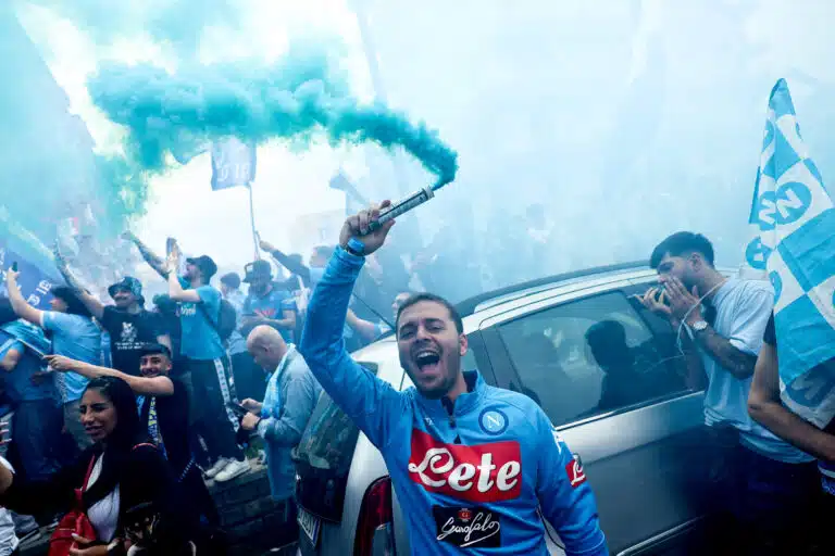 قتلى وجرحى في احتفالات نابولي بلقب “الكالتشيو”