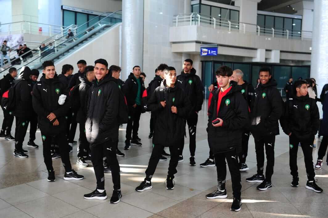 أسود الأطلس يحطون الرحال بعاصمة الجزائر لمواجهة السنغال
