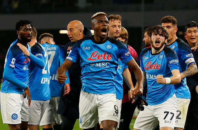 نابولي يتوج بلقب الدوري الإيطالي للمرة الأولى منذ حقبة الراحل مارادونا