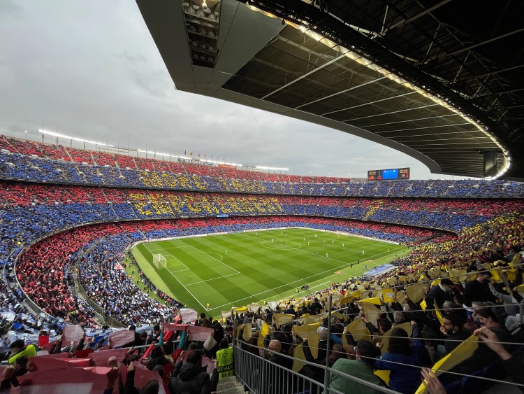 برشلونة يخطط لبيع مقاعد وعشب من كامب نو