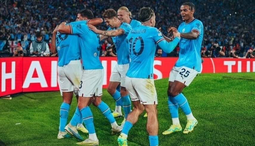 السيتي يبدأ حملة الدفاع عن لقب الدوري بمواجهة نجمه كومباني