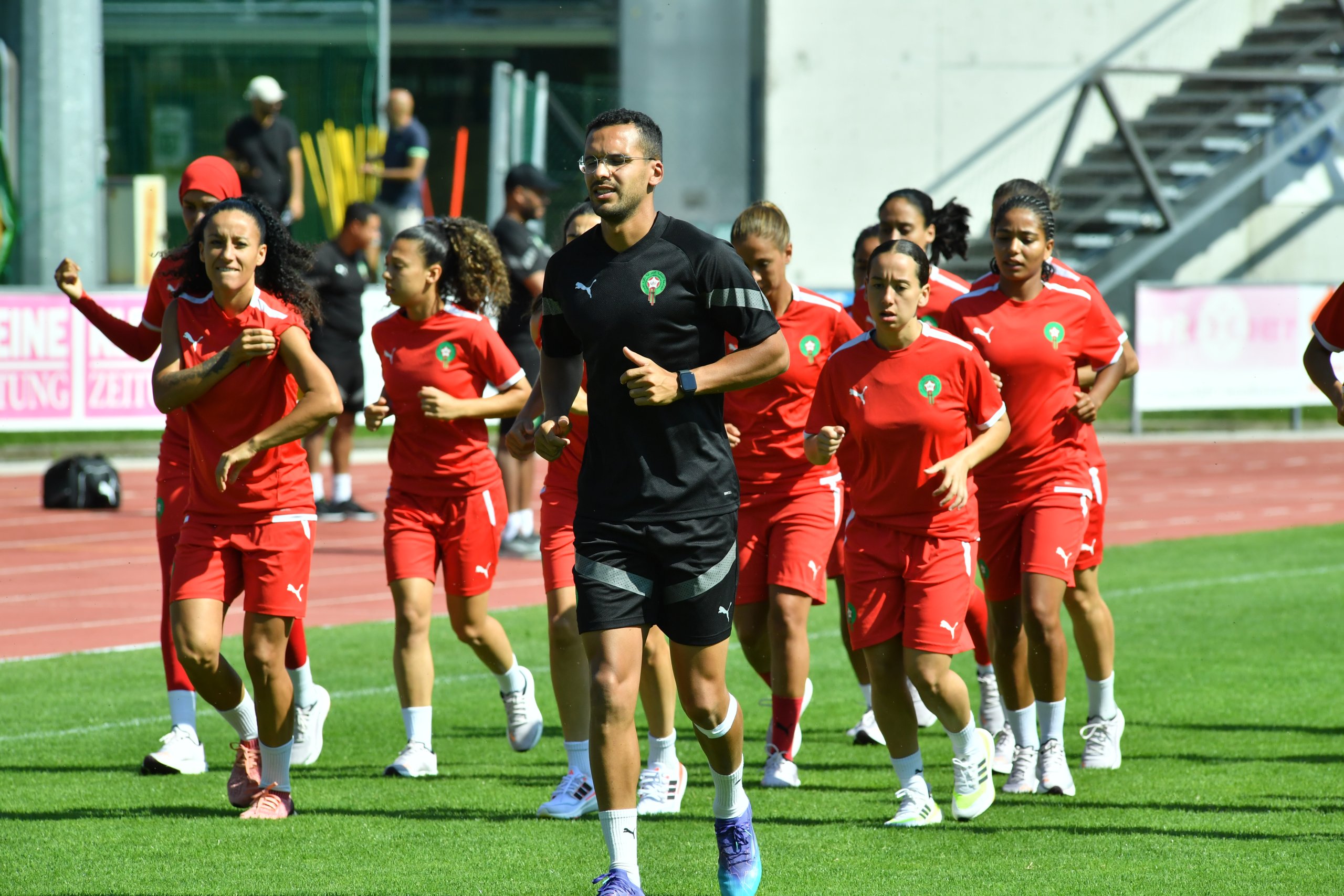 اجواء حماسية في تداريب المنتخب الوطني لكرة القدم النسوية قبل لقاء ايطاليا الودي