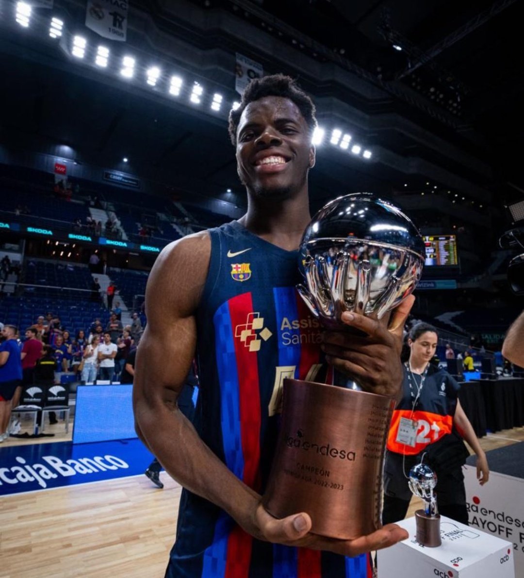 لاعب فريق برشلونة لكرة السلة يتعرض لإساءة عنصرية