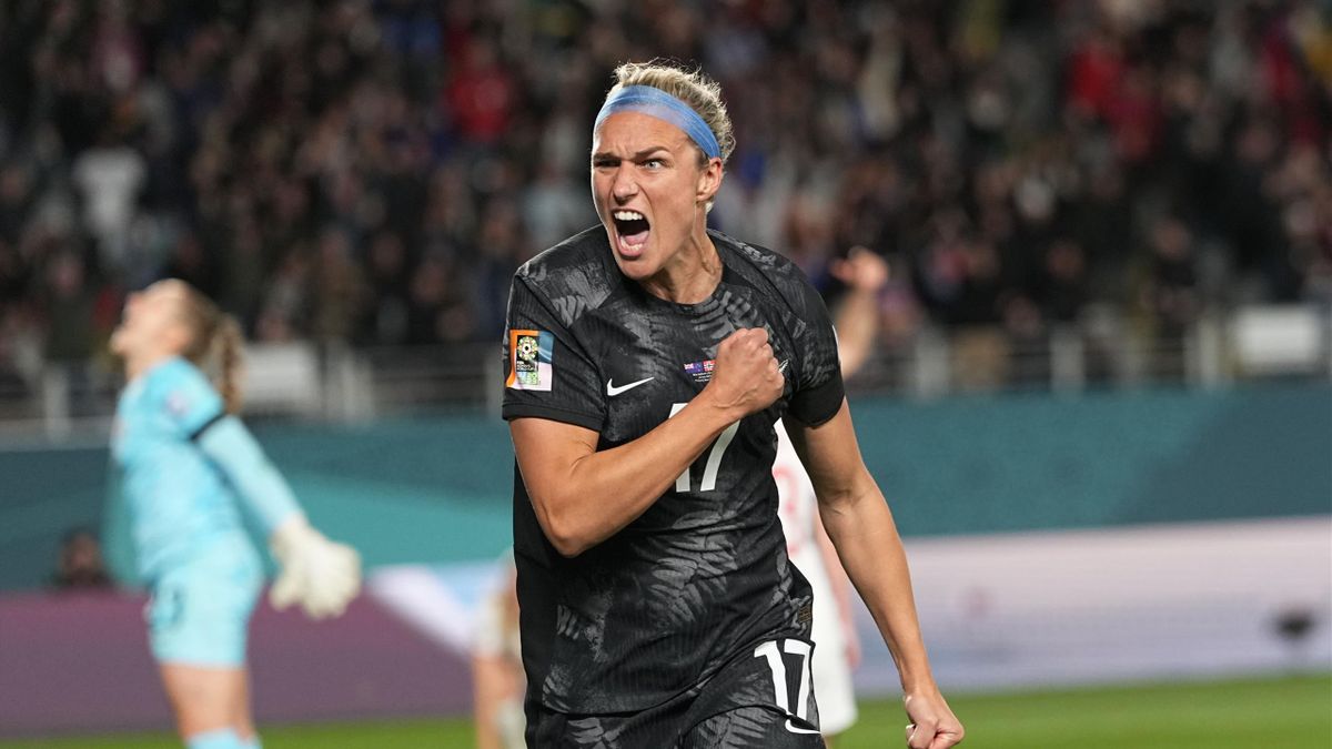 فوز تاريخي لسيدات نيوزيلندا في افتتاح كأس العالم
