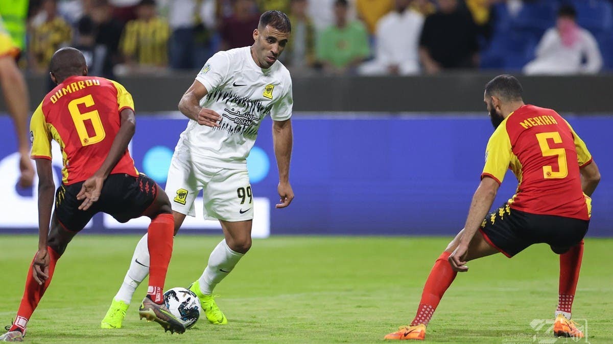 في غياب رونالدو وبنزيمة ومحرز…حمدالله في التشكيلة المثالية للدوري السعودي