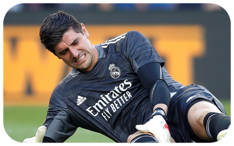 صدمة في ريال مدريد.. إصابة كورتوا بالرباط الصليبي
