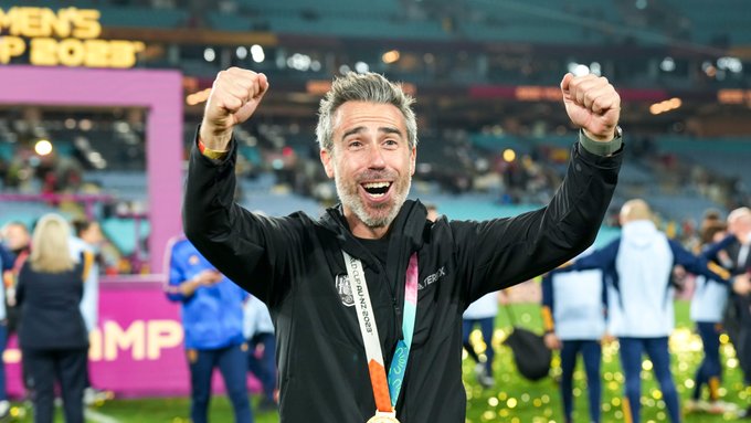 مدرب منتخب إسبانيا للسيدات يخرج عن صمته وينتقد روبياليس