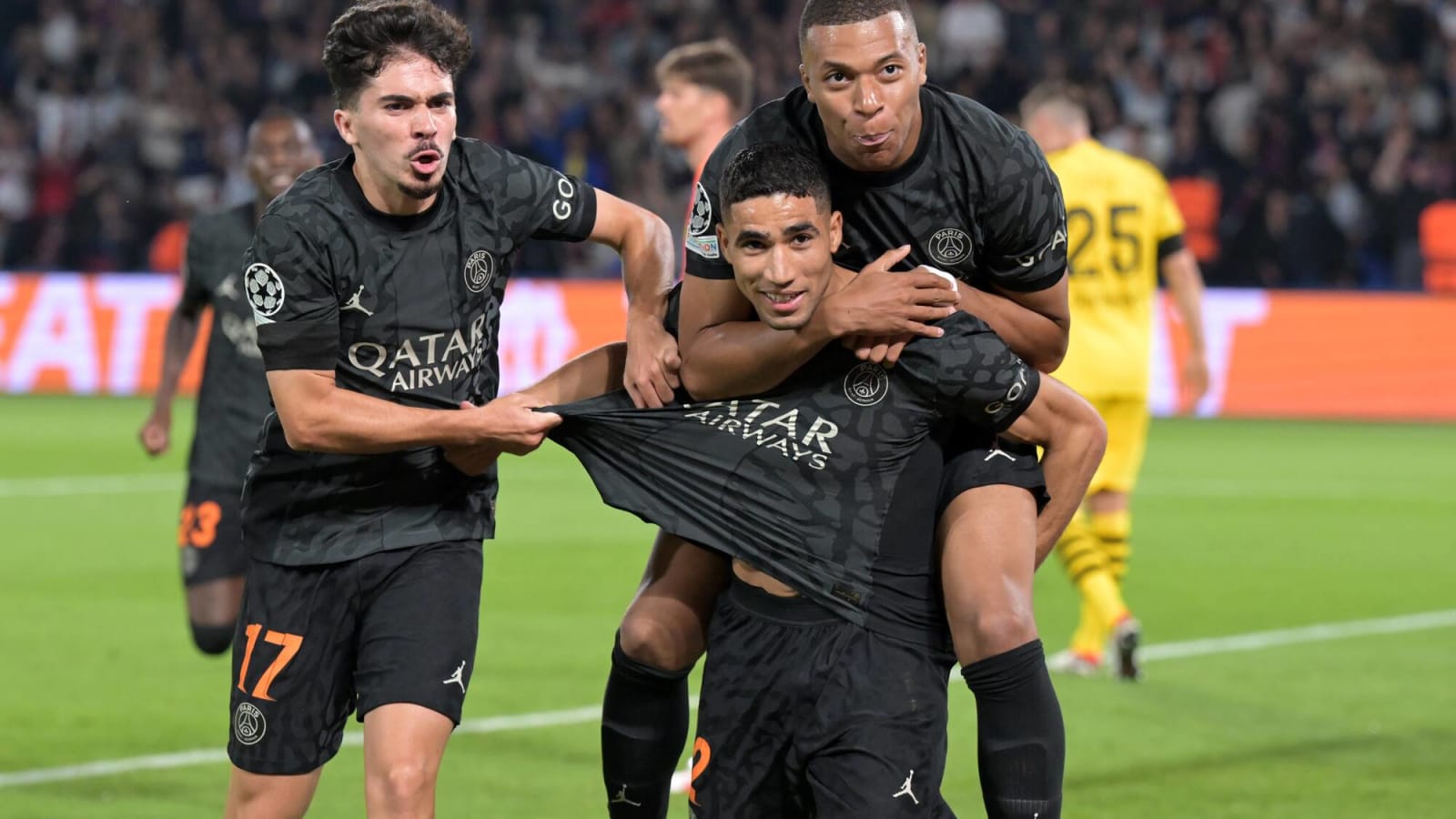 حكيمي يساهم في فوز سان جيرمان على بوروسيا دورتموند في دوري الأبطال