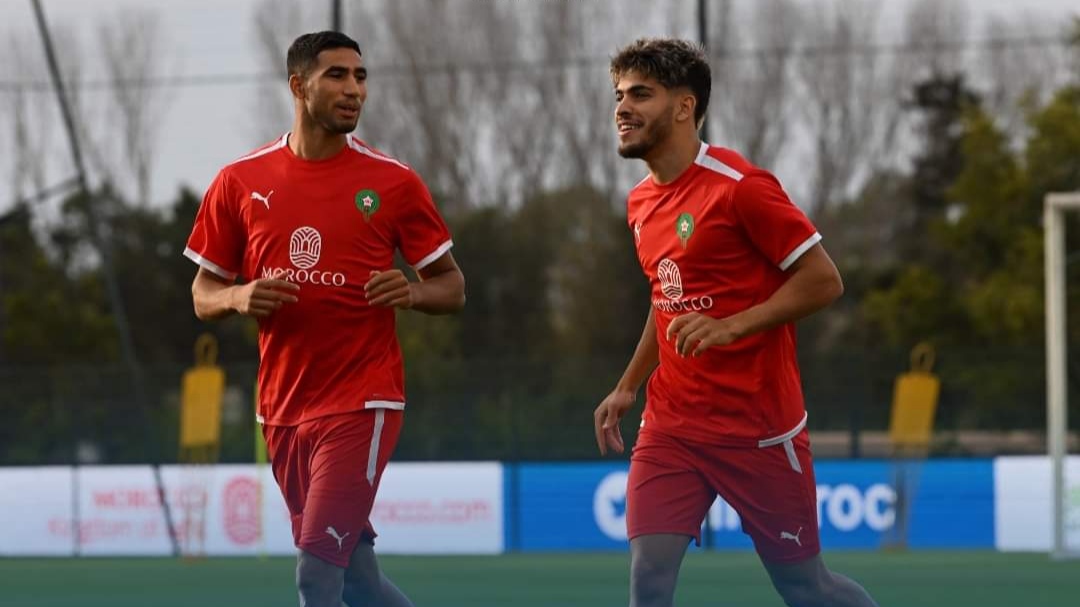 المنتخب المغربي يرتدي قميصا جديدا مزينا بشعار:المغرب أرض الأنوار “