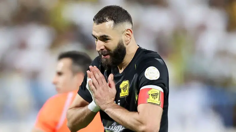 بنزيمة يدعو اللاعبين الأجانب لنقل خبراتهم لأبناء السعودية