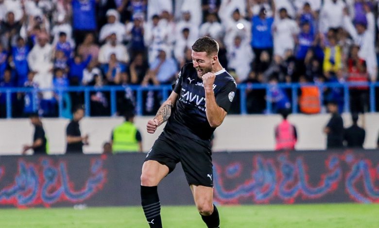 سافيتش يسقط الأخدود ويعيد الهلال لصدارة الدوري السعودي