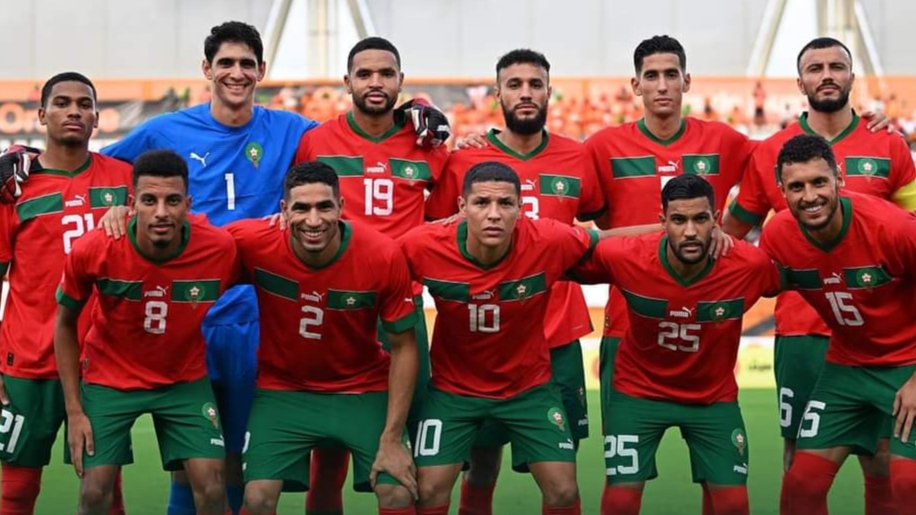 جمعية “روسو فيردي” ترفع “تيفو” ضخم لمساندة الأسود أمام ليبيريا