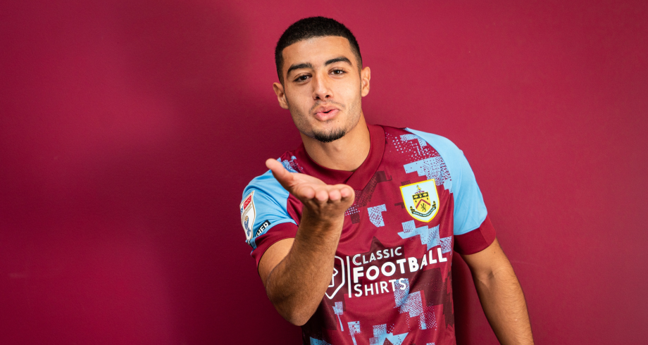 انس الزروري أساسي رفقة بيرنلي ضد برونموت ضمن الدوري الانجليزي الممتاز