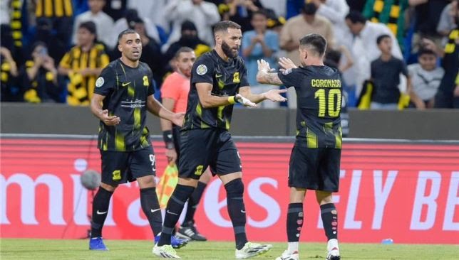 عبدالرزاق حمدالله يسجل هدف التقدم أمام الفيحاء