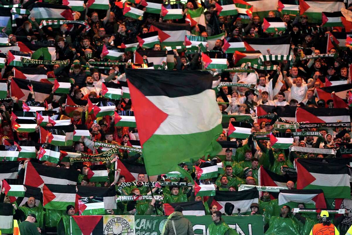 تغريم نادي سيلتيك بسبب أعلام فلسطين