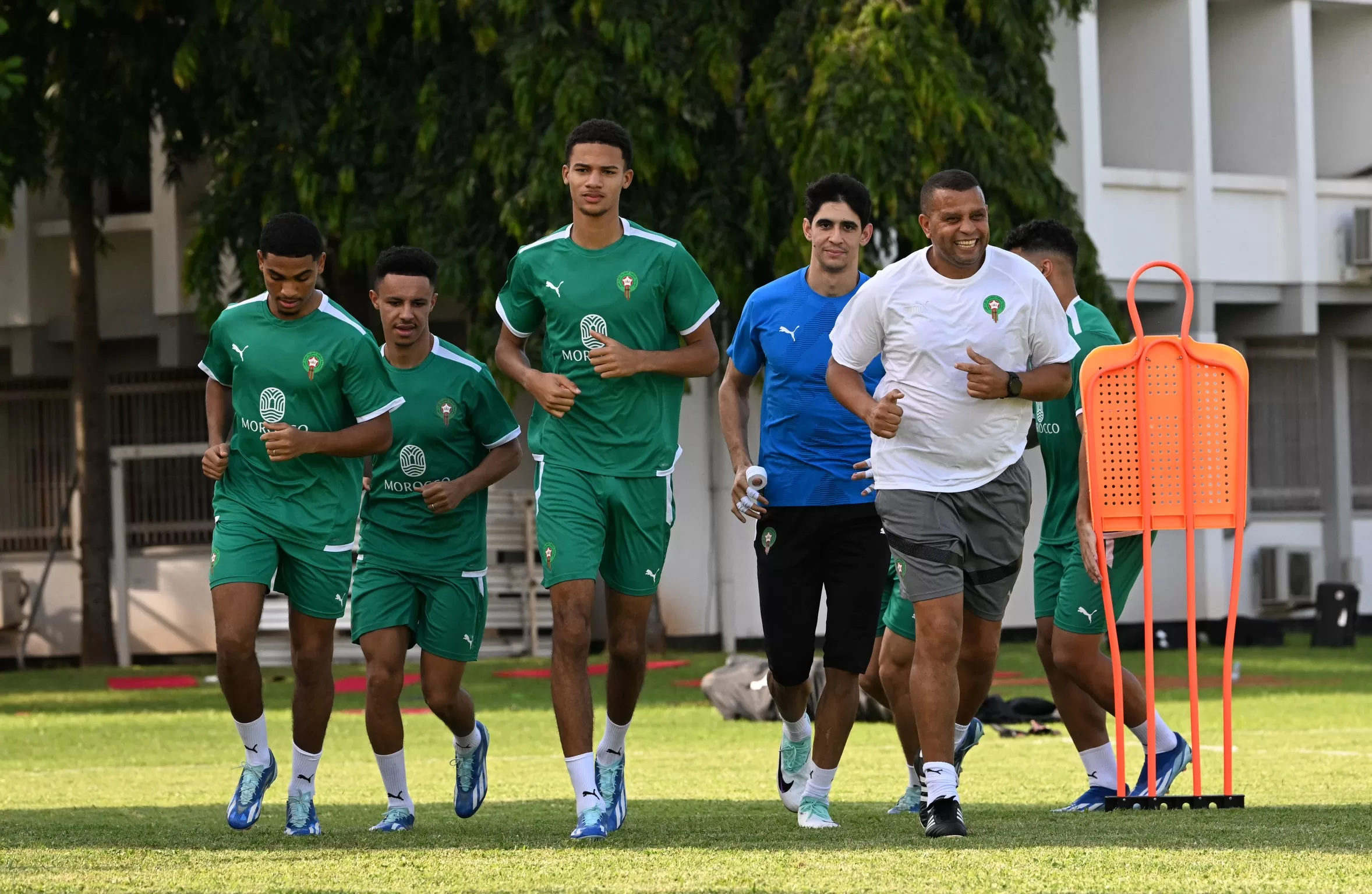 المنتخب الوطني يجري اول حصة تدريبية بتنزانبا