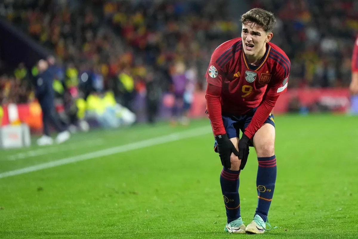 برشلونة يعلن عن خضوع غافي لجراحة ناجحة