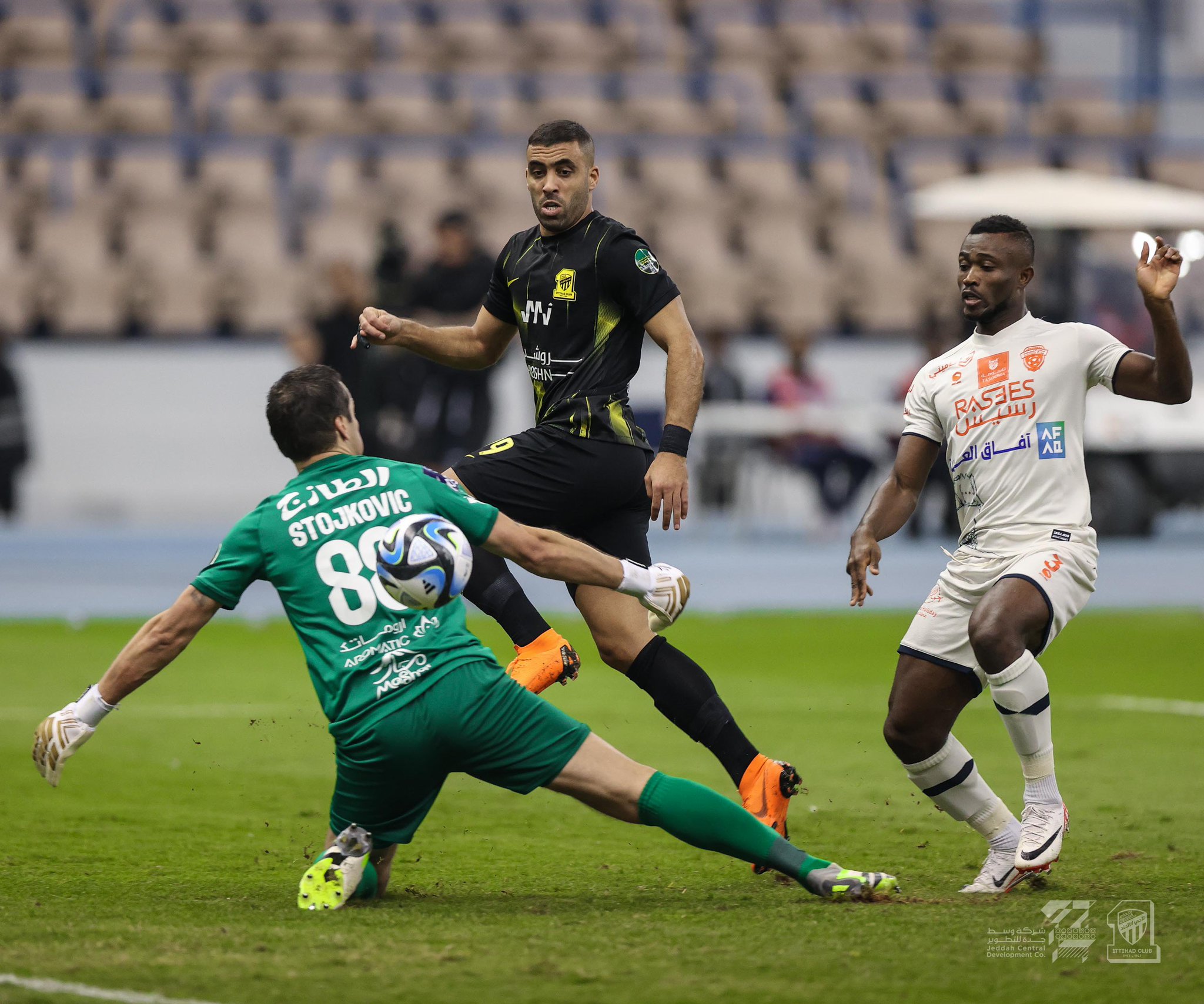 عبدالرازق حمد الله يتألق من جديد أمام الفيحاء
