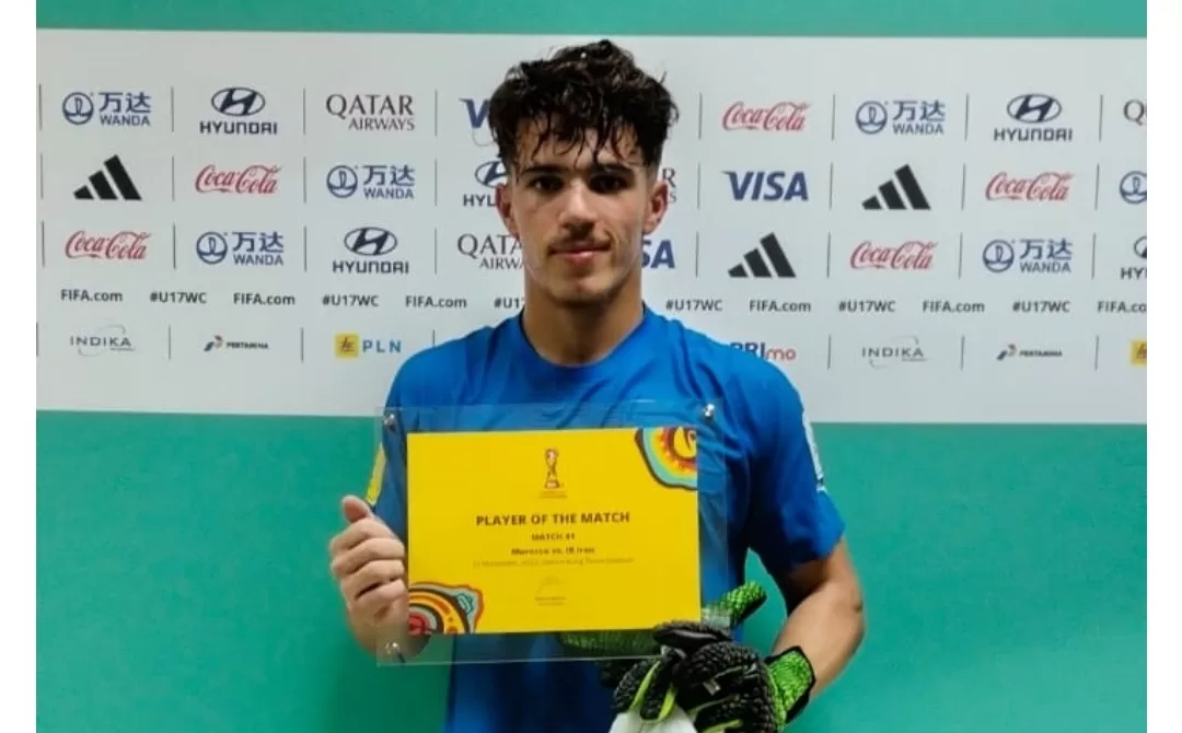“فيفا” يختار الحارس المغربي بنغوزيل أحسن لاعب في مباراة المغرب وإيران