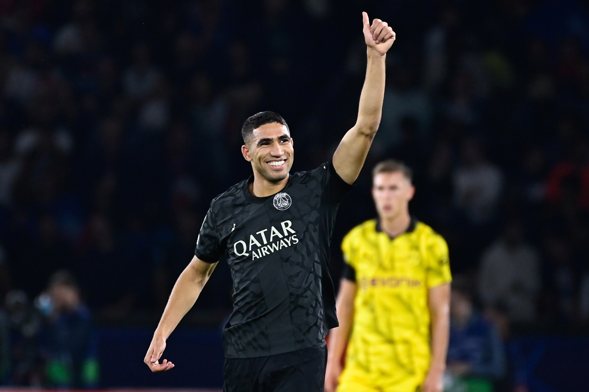 أشرف حكيمي يتوج رفقة باريس سان جيرمان بلقب الدوري الفرنسي للمرة الرابعة في مسيرته