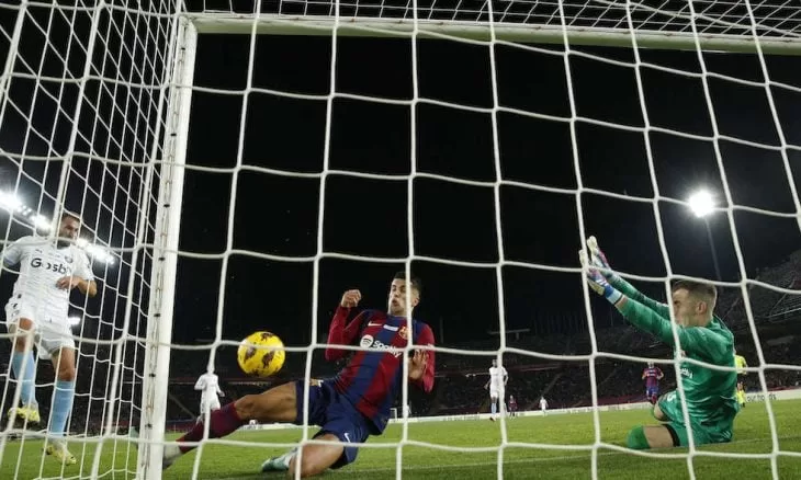 جيرونا يكتسح برشلونة ويستعيد صدارة “الليغا” من ريال مدريد