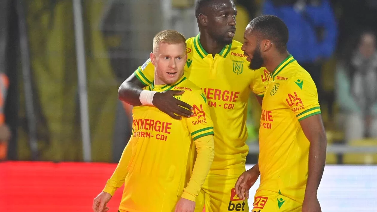 وفاة مشجع لنانت طعنا قبل مباراة نيس في الدوري