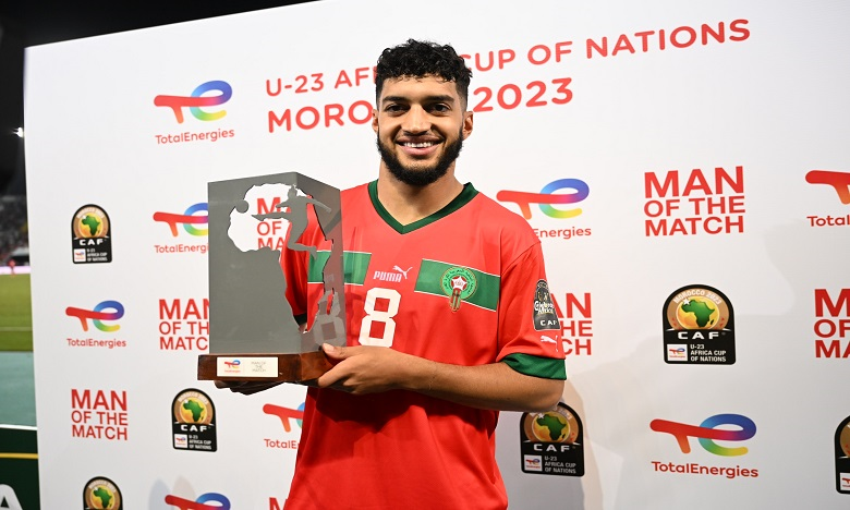 بعد أن ضمن التواجد رفقة المنتخب المغربي بشكل كبير.. الصيباري يفاجئ لاعبي الاسود