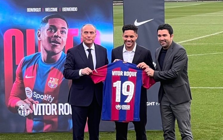 برشلونة يقدم لاعبه الجديد فيتور روكي