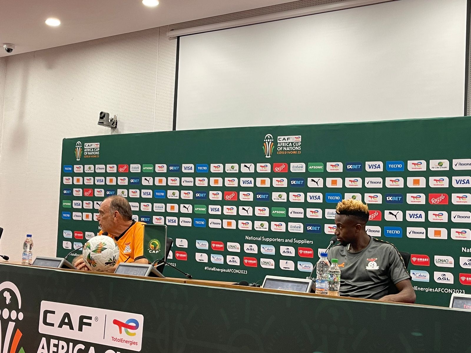 مدرب منتخب زامبيا: “وليد الركراكي مدرب كبير والمغرب على الورق أقوى منا”