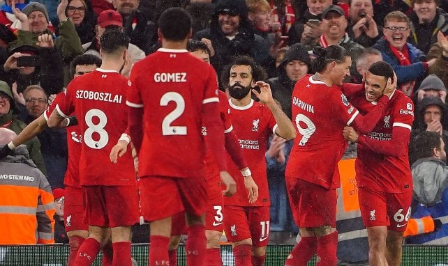ليفربول يكتسح نيوكاسل وينفرد بصدارة الدوري الانجليزي