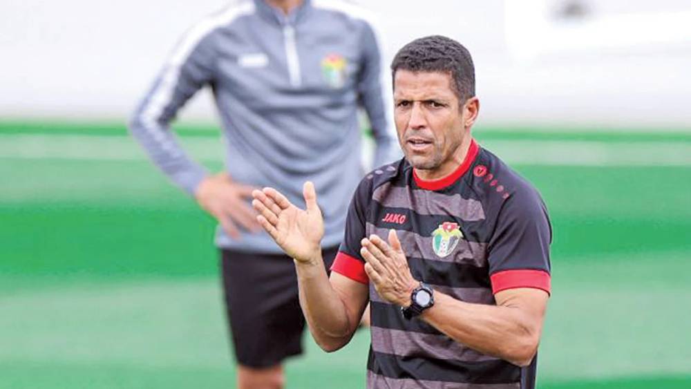 رحيل محتمل للحسين عموتة عن منتخب الاردن ..