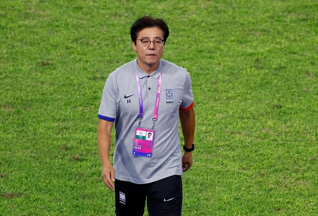 هوانغ مدرباً مؤقتاً للمنتخب الكوري الجنوبي بعد إقالة كلينسمان