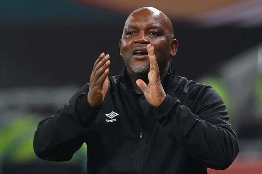 عكس كل التوقعات .. موسيماني يفاجئ لاعبي منتخب جنوب إفريقيا بعد إقصاء المغرب..