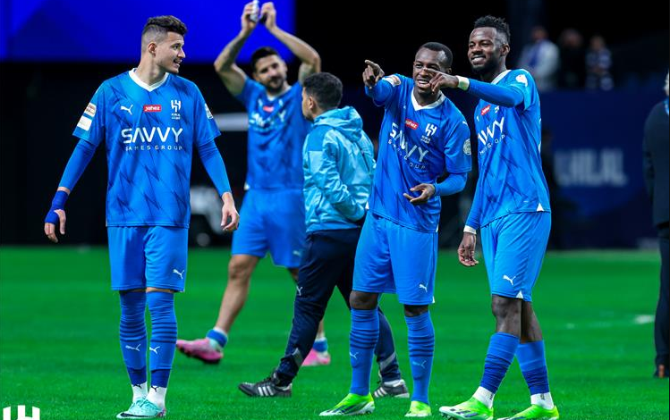 الهلال يهزم الاتفاق بثنائية ويعزز صدارته للدوري السعودي