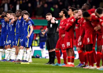 ليفربول وتشيلسي يجددان صراعهما في نهائي كأس رابطة الأندية المحترفة