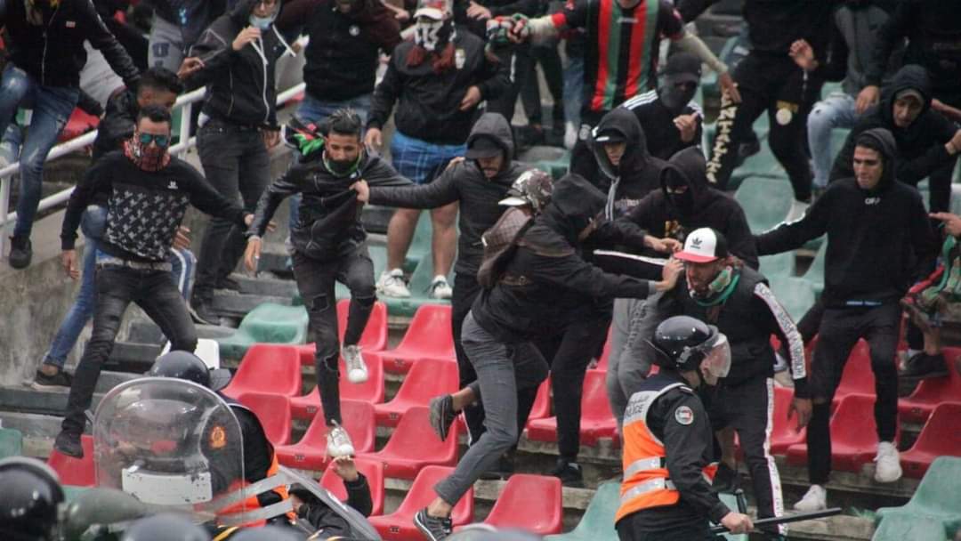 الأمن يعتقل 15 شخصا عقب الأحداث المشينة التي عرفها الملعب البلدي بالقنيطرة بين الجيش الملكي أمام أولمبيك أسفي