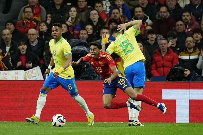 البرازيل تجبر إسبانيا على التعادل وألمانيا تتفوق على هولندا