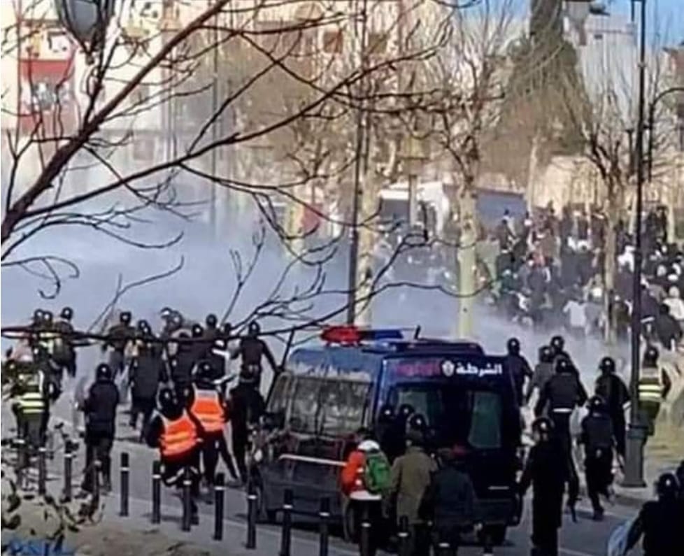 حكم بالسجن على 24 شخصًا في أعقاب أحداث الشغب في مباراة الرجاء و تطوان