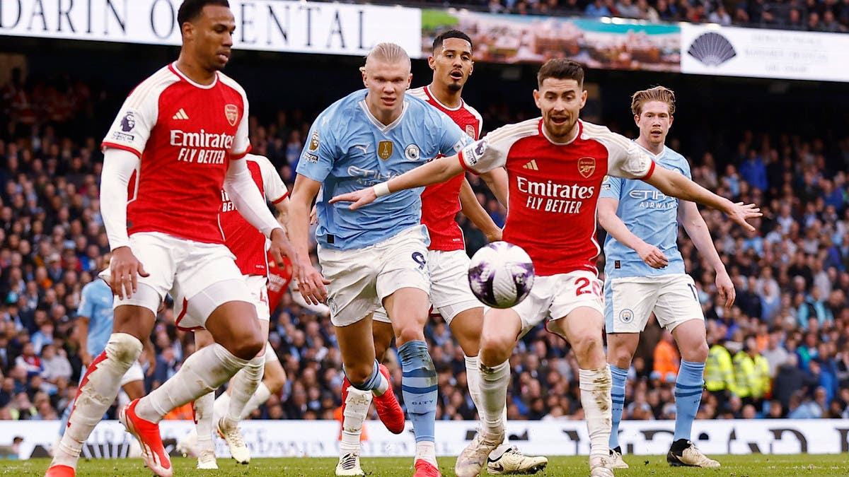 تعادل سيتي وأرسنال يهدي ليفربول صدارة الدوري الإنجليزي