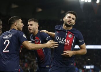 باريس سان جيرمان يفوز على غريمه مارسيليا ويعزز صدارته للدوري الفرنسي