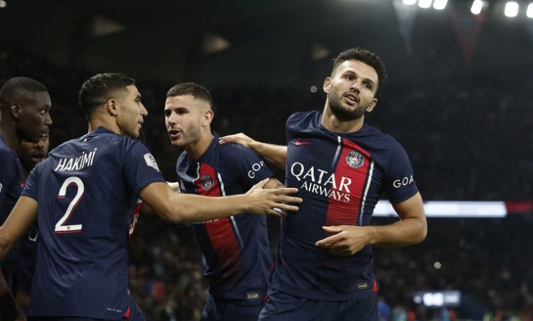 باريس سان جيرمان يفوز على غريمه مارسيليا ويعزز صدارته للدوري الفرنسي