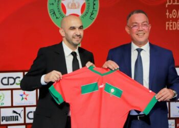لقجع يجتمع بوليد الركراكي مباشرة بعد الظهور الباهت للفريق الوطني ..
