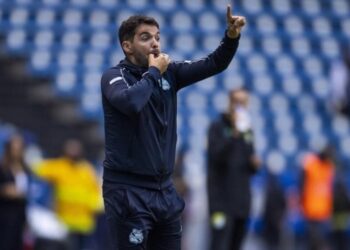 إقالة رونالدو نازاريو من تدريب كروزيرو البرازيلي