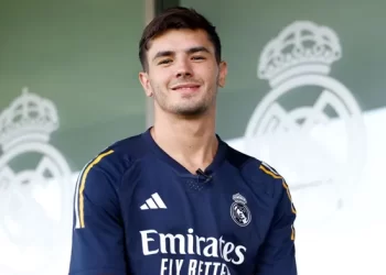 خطوة غير متوقعة من الدولي المغربي لجماهير نادي ريال مدريد ..