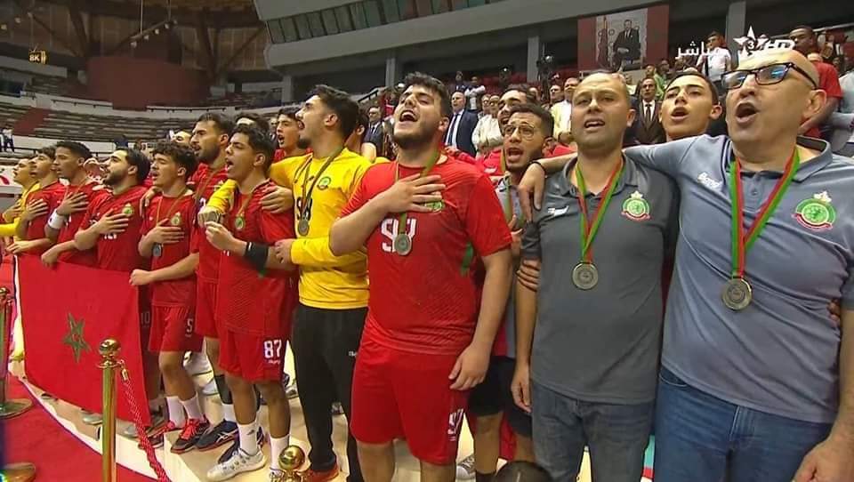 أسود كرة اليد يتوجون بالبطولة العربية للشباب بعد فوزهم على الكويت بضربات الترجيح