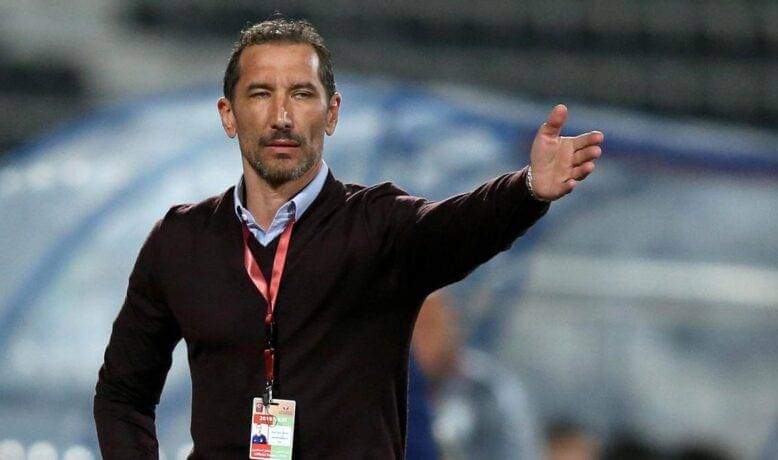 جماهير الوداد تعبر عن استيائها من مفاوضات إدارة النادي مع المدرب عزيز بنعسكر